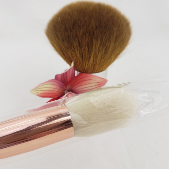Morphe PK14 Tapered Powder Brush - Picture 5 of 7